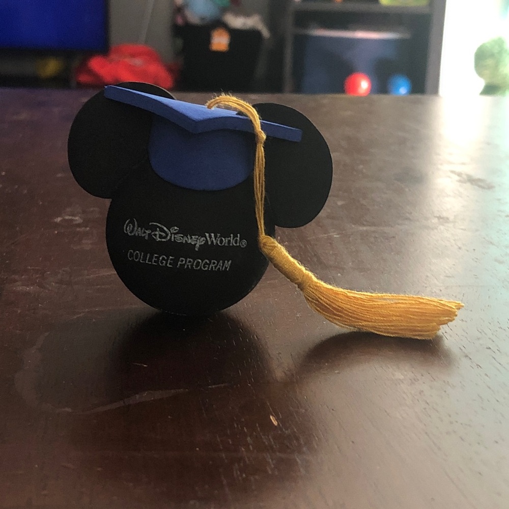 🛍️ Disney College Program Antenna Mickey Graduation Cap